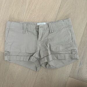 F21 KHAKI SHORTS SIZE 2